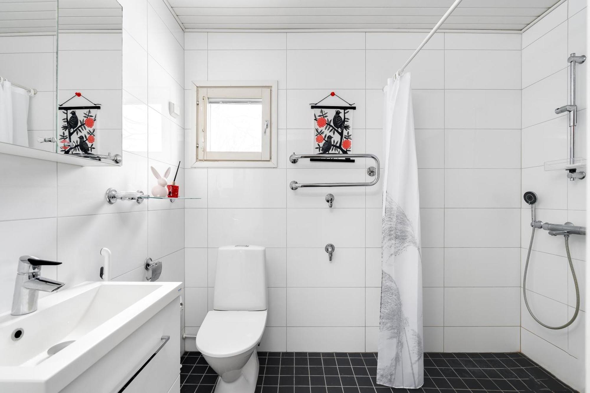 Private Rooms Near Metro, Free Parking,Direct Bus From Airport ヘルシンキ エクステリア 写真